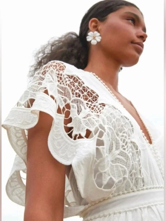 FARM Rio Off White Lace Richelieu Embroidered Tiered V-Neck Midi Dress - Picture 3 of 8